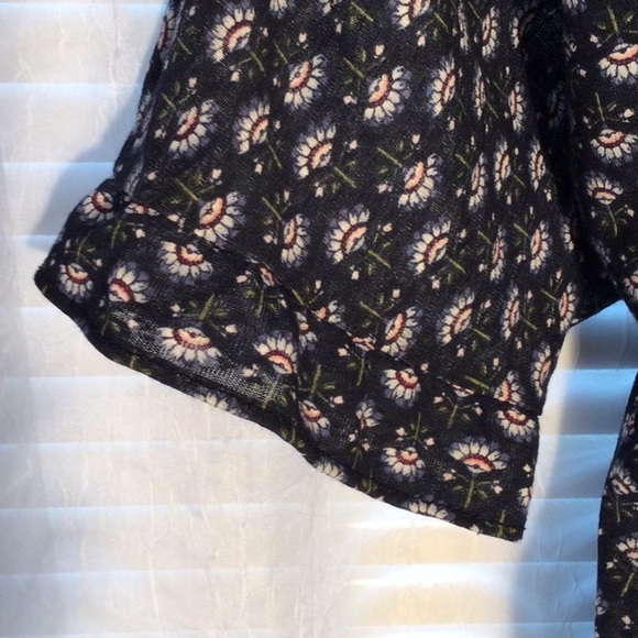 LOFT Outlet Crop Floral Ruffle Sleeve Tee Sz S - Picture 3 of 9